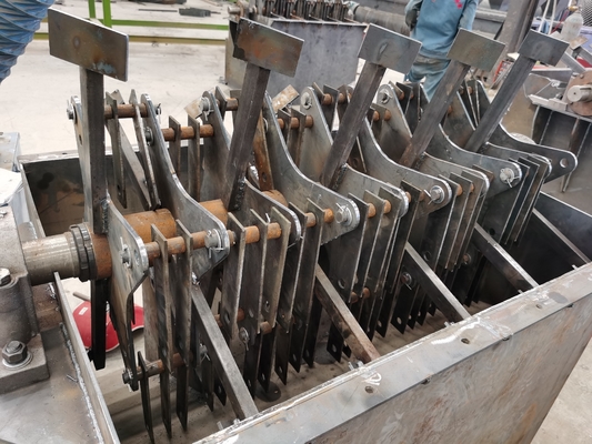 1000-8000 kg/hの出力を持つ強力な粉末堆肥肥料材料クラッシャーマシン