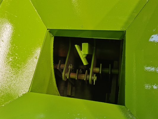 オーガニック肥料の生産のための800KG 簡単な操作鶏糞粉砕機